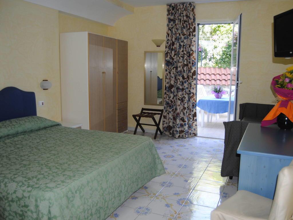 Hotel L'Approdo Casamicciola Terme Exterior photo